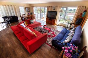 a living room with red and blue couches at TryOver in Meningie