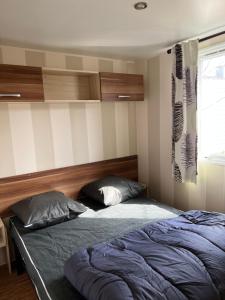 Postel nebo postele na pokoji v ubytování Mobilhome 6 CA36