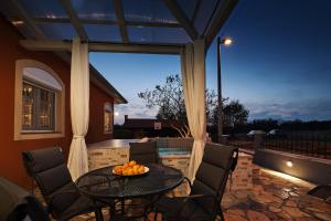 Πισίνα στο ή κοντά στο Apartment David with Hydromassage Bath near Umag