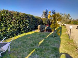 A garden outside La Perla di Assisi