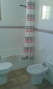 Bilik mandi di Hostal El Arrecife