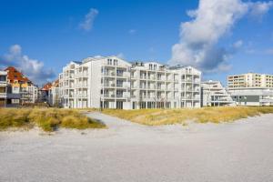 a large white apartment building on the beach at Meerblickvilla Großenbrode in Großenbrode