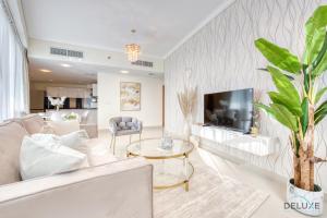 Posezení v ubytování Ornate 2BR at Ocean Heights Dubai Marina By Deluxe Holiday Homes