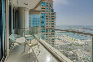Balkón nebo terasa v ubytování Ornate 2BR at Ocean Heights Dubai Marina By Deluxe Holiday Homes