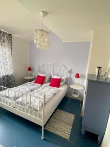 מיטה או מיטות בחדר ב-Ferienwohnung Pracht - Eintritt in den Europapark garantiert
