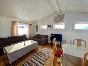 a living room with a couch and a table at Hakkesetstølen Hytter in Geilo