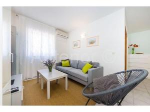 Posezení v ubytování Relaxing and luxurious apartment - All included - 100m beach - Zaton