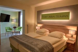 Cama o camas de una habitación en Moselromantik Hotel Am Panoramabogen