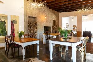 a dining room with tables and chairs and a fireplace at Boutique Guesthouse Hanover in Hanover