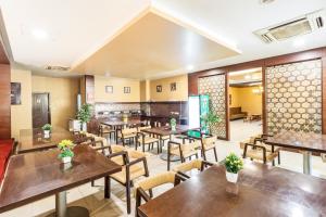 מסעדה או מקום אחר לאכול בו ב-Octave Himalaya Monarch