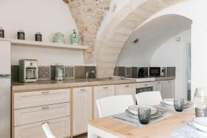 Kuchyňa alebo kuchynka v ubytovaní Terrazza Ariafina by Wonderful Italy