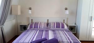 A bed or beds in a room at Mona apartman