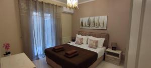 A bed or beds in a room at Ira Apartments