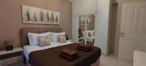 A bed or beds in a room at Ira Apartments