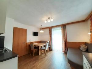 Zdjęcie z galerii obiektu Gästehaus Hauser w mieście Hainzenberg