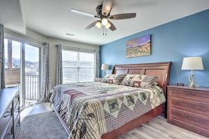 Boat Ramp, Dock and Slip Step-Free Camdenton Condo!客房内的一张或多张床位