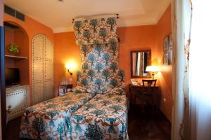 Postel nebo postele na pokoji v ubytování Hotel Vecchio Borgo