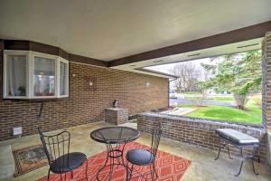 Αίθριο ή υπαίθριος χώρος στο Delightful Tipp City Unit with Covered Patio!