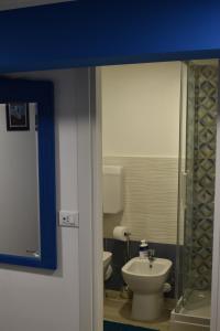 a bathroom with a toilet and a sink at atocà1 casa vacanze - vedi anche atocà2 e atocà3 in Palermo