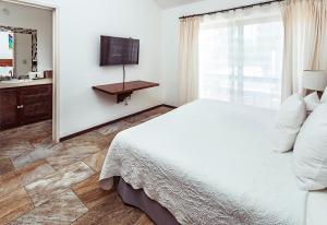 TV a/nebo společenská místnost v ubytování Fabiola Condo Hotel