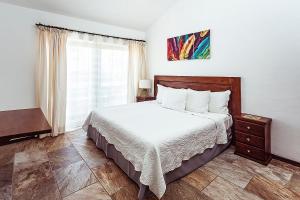 Postel nebo postele na pokoji v ubytování Fabiola Condo Hotel