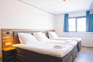 Postel nebo postele na pokoji v ubytování Harbour Hotel IJmuiden