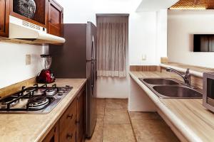 Kuchyň nebo kuchyňský kout v ubytování Fabiola Condo Hotel