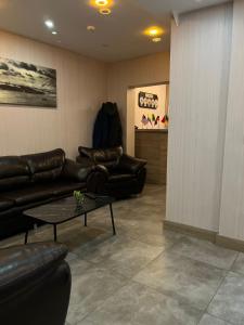 A seating area at Okda Hotel