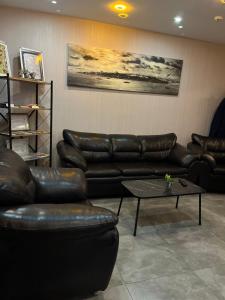 A seating area at Okda Hotel