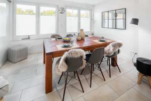 a dining room with a wooden table and chairs at Seehaus 48 in Norderney