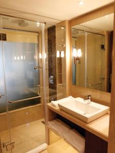 Ett badrum på Hotel Vrisa