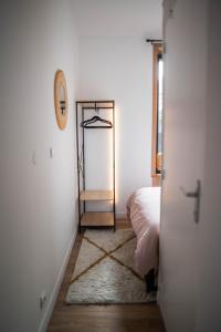 a room with a bed and a closet and a door at LITTLE BAHIA in Saint Malo