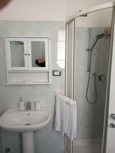 A bathroom at Villa Caribe affittacamere