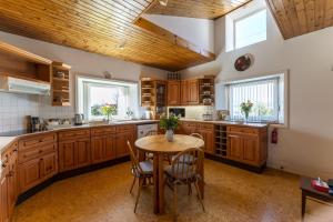 Køkken eller tekøkken på East Kelt Farm Cottage