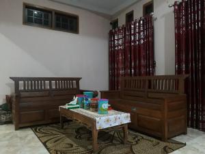 Gallery image of OYO Homes 91083 Desa Wisata Plosokuning Syariah in Soprayan