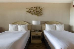 Postel nebo postele na pokoji v ubytování Emerald Beach Hotel Corpus Christi
