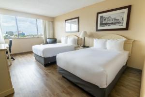 Postel nebo postele na pokoji v ubytování Emerald Beach Hotel Corpus Christi