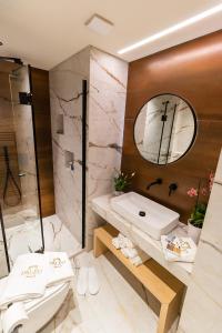 Koupelna v ubytování Paleo Suites