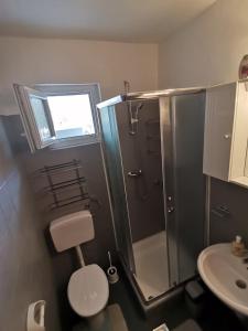 A bathroom at Apartments Lota