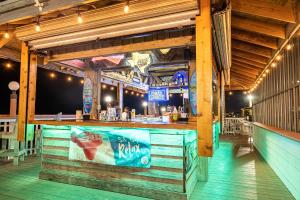 Bazén v ubytování Emerald Beach Hotel Corpus Christi nebo v jeho okolí