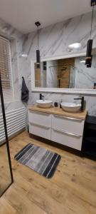 Kúpeľňa v ubytovaní Apartament Piastowska + 5 fotografií