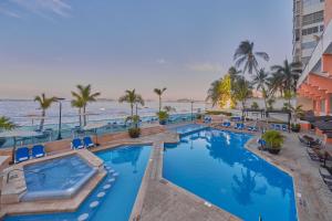 Der Swimmingpool an oder in der Nähe von Gamma Acapulco Copacabana