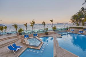 Bazén v ubytování Copacabana Beach Hotel Acapulco nebo v jeho okolí