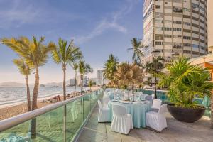 Bazén v ubytování Copacabana Beach Hotel Acapulco nebo v jeho okolí