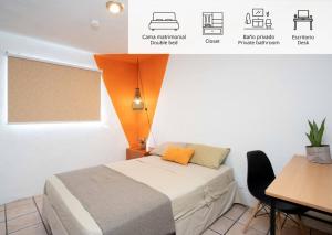 Una cama o camas en una habitación de Hostal La Paz & Love Guadalajara