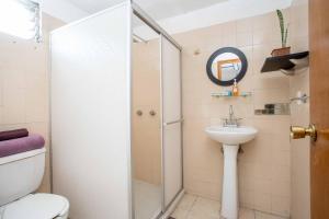 Un baño de Hostal La Paz & Love Guadalajara