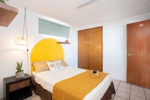 Una cama o camas en una habitación de Hostal La Paz & Love Guadalajara