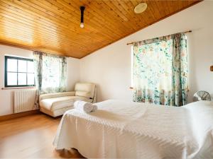 Posteľ alebo postele v izbe v ubytovaní Holiday home in Santiago de Compostela with swimming pool