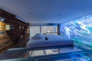 a bedroom with a bed and a large aquarium at Mama Ro Apartments at Chistye Prudy in Moscow