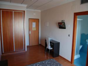 TV a/nebo společenská místnost v ubytování Hotel Almoradi